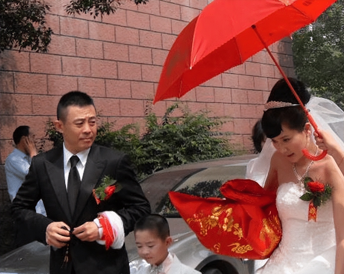 酒驾、卖假货、多次出轨，这4位“老艺人”晚节不保？