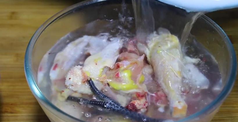 炖鸡汤记住三放三不放,炖鸡汤时牢记3放3不放