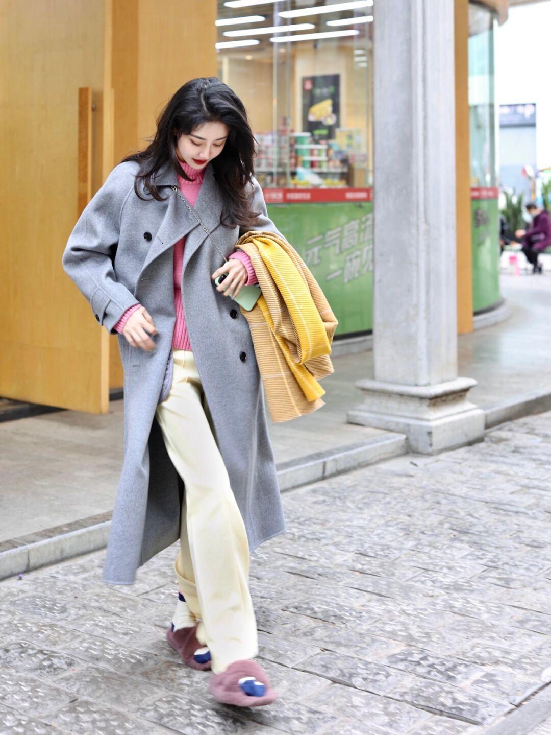 秋冬穿大衣好看吗,黑色大衣的三个最佳配色