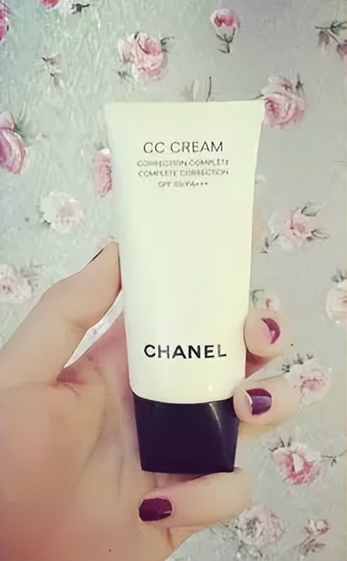 想要遮瑕效果好一点该用哪个气垫,想要裸妆感用什么底妆