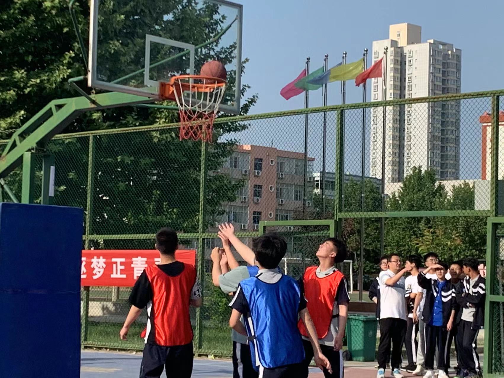 白朗县中学喜迎二十大篮球比赛,精彩纷呈的校园篮球比赛