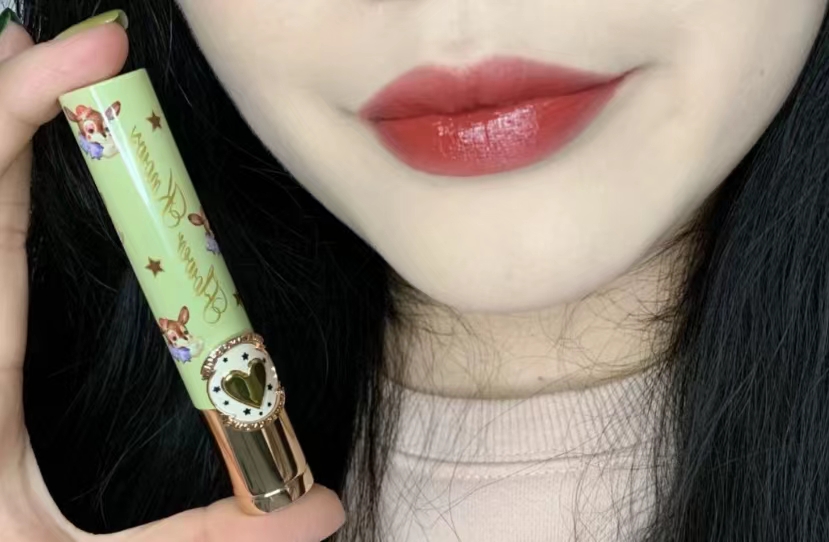 红棕色口红显白还是显黑,黑黄皮适合红棕色口红吗