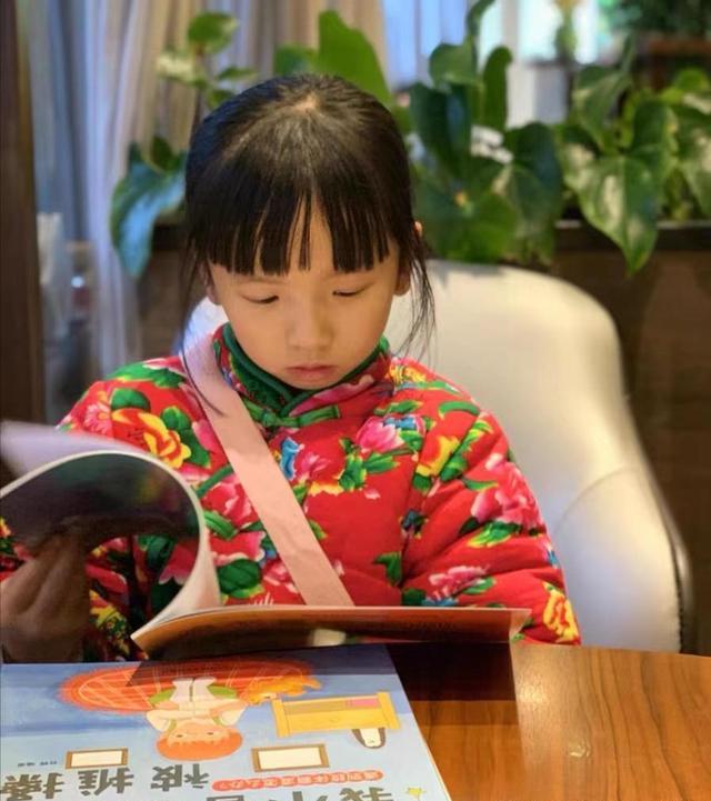 孙女被同学抓破脸，对方家长想拿钱了事，爷爷教科书式回击引夸赞