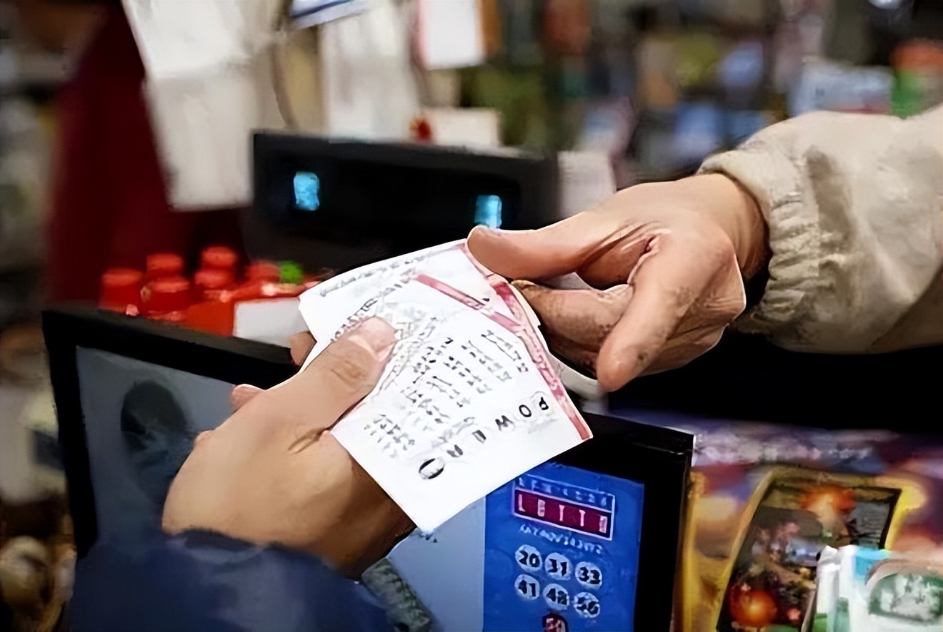 男子痴迷研究彩票抛妻儿住桥洞,男子独居重庆桥洞数年研究彩票