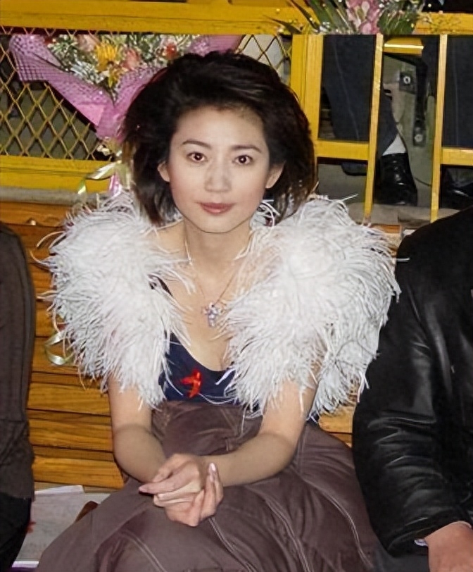 央视一姐王小丫的视频,央视主持人王小丫2000年身体状况