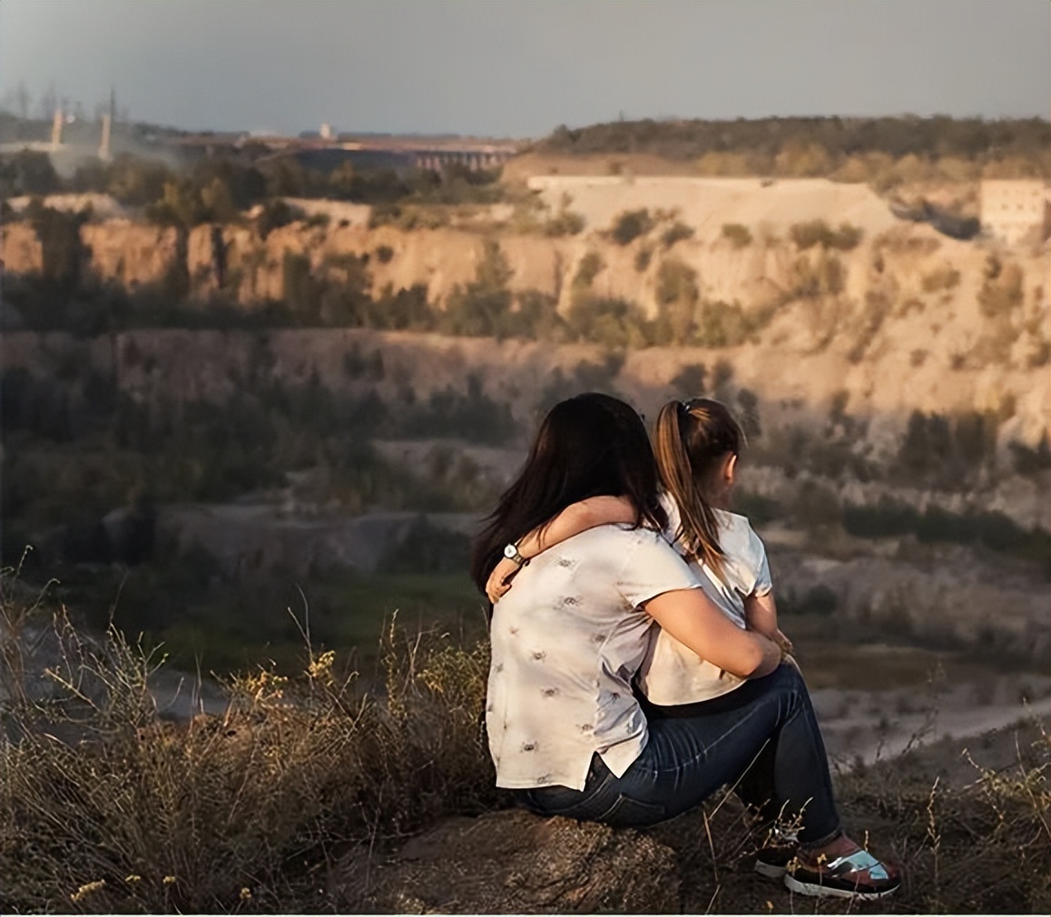 五年级的女儿在课上尿裤子了，这位妈妈的做法，连老师都甘拜下风