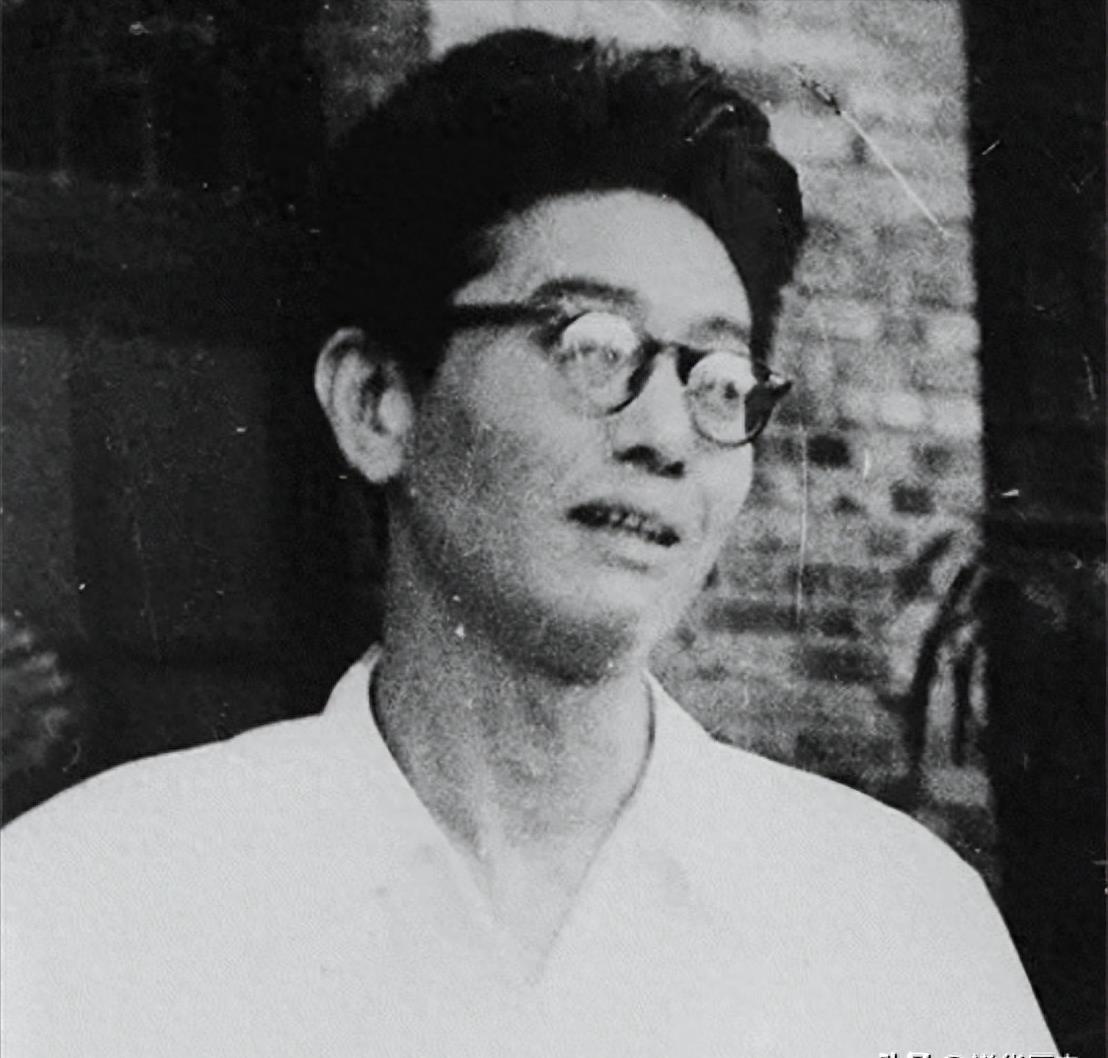 乔冠华到底有多强？联合国大会仰天大笑，毛*东泽**：一文顶两坦克师