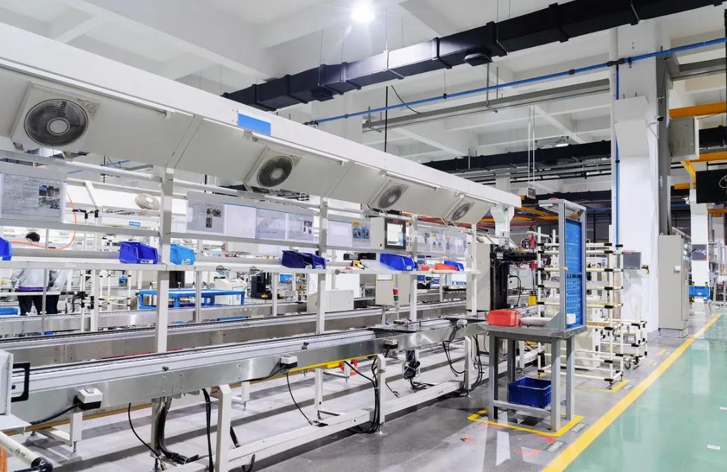 暑假打工新风潮：大学生涌向工厂流水线，有的目标是赚一台iPad