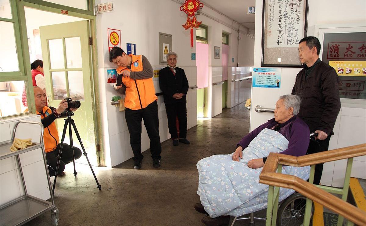 没有退休金的老人晚年生活很惨吗,没有退休金的老人怎么办