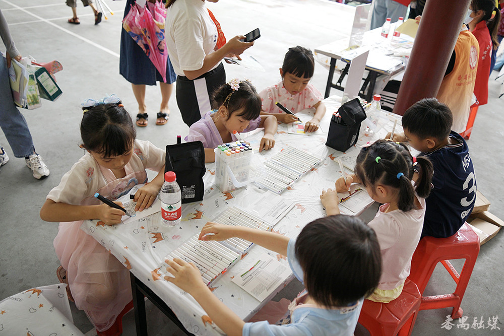 让群众享受到文化活动带来的乐趣,让各族居民感受中华民族传统文化