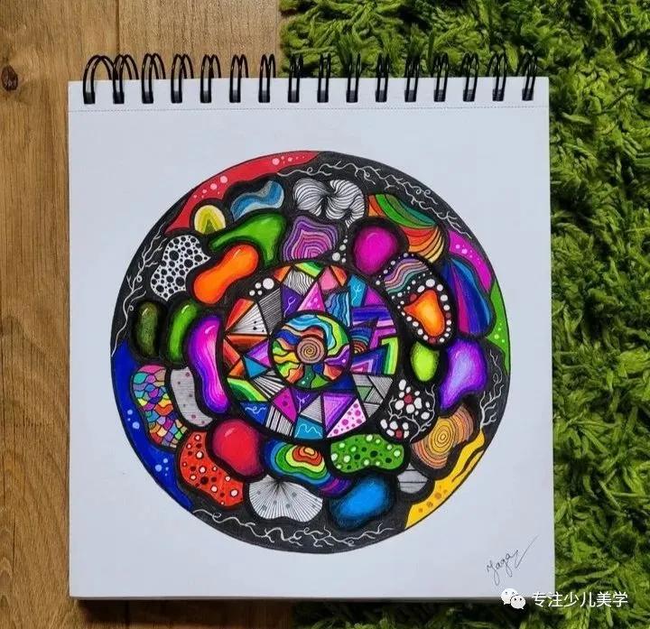 40张美术老师心心念念想画的线描作品，几何与线条的碰撞！