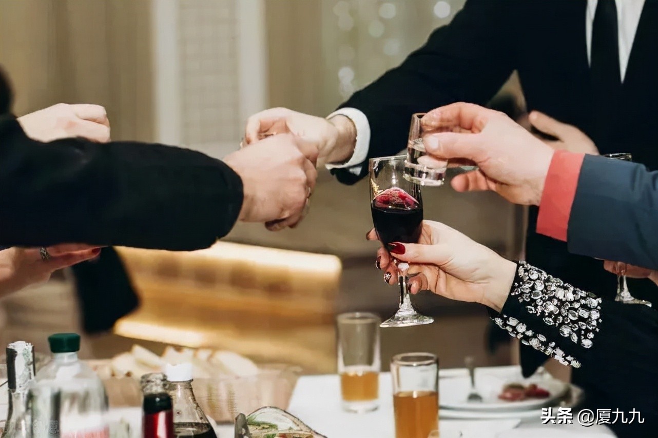 饭局上幽默的敬酒词,饭局敬酒词高情商幽默粤语