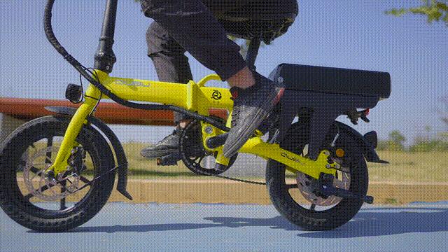 换上轻弹轮胎，电动自行车出行更轻松自信