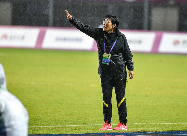 时隔16年女足再次夺冠顽强不屈,女足夺冠给国人的快乐