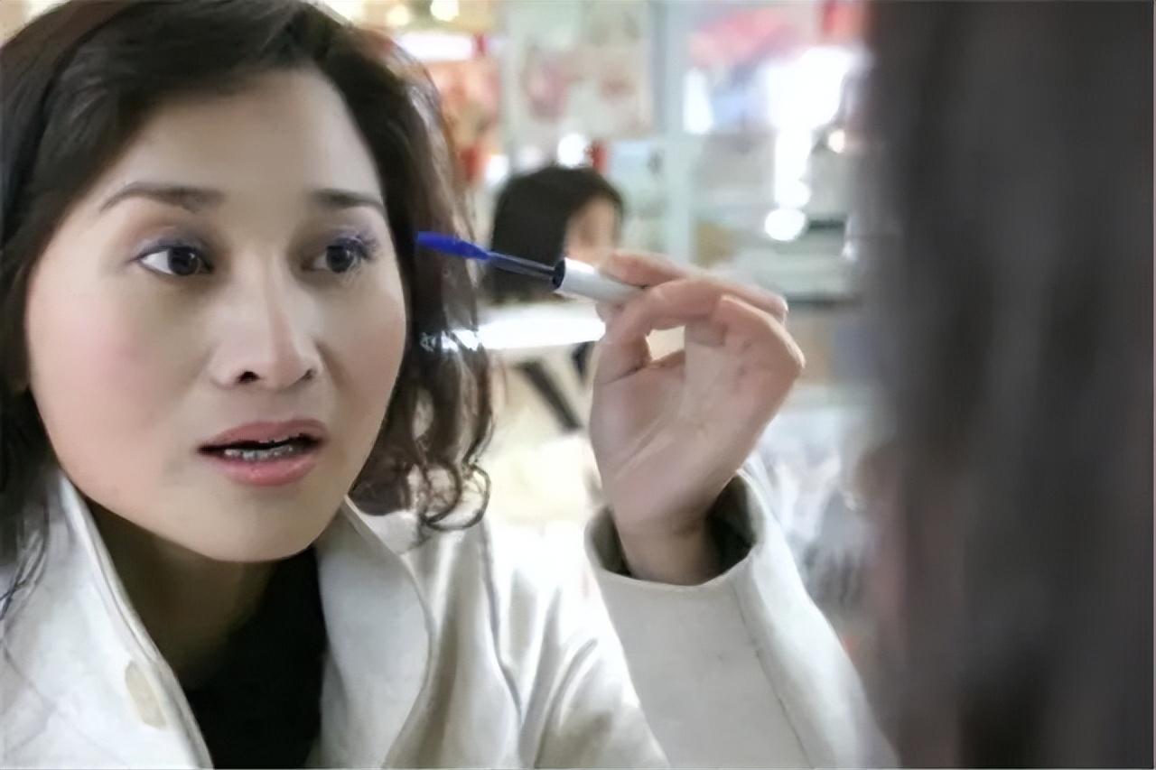 陪吃陪睡只是冰山一角，明星曝出的圈中内幕，一个比一个毁三观