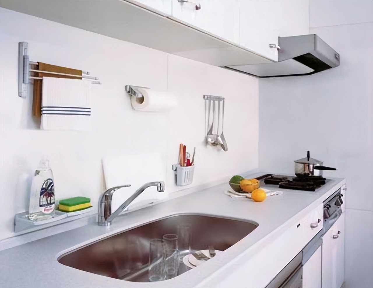 厨房墙面贴瓷砖前处理,厨房墙面瓷砖怎么贴最好打理