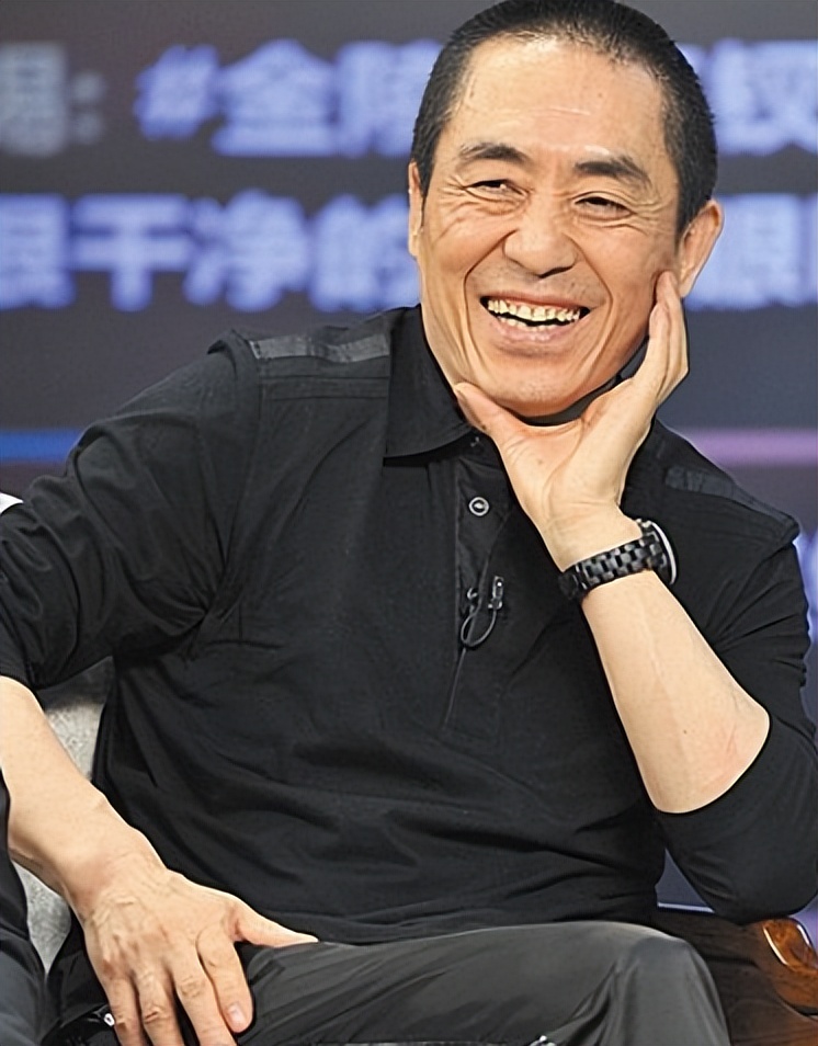 为什么那么多人捧张艺谋,张艺谋为什么这么红火