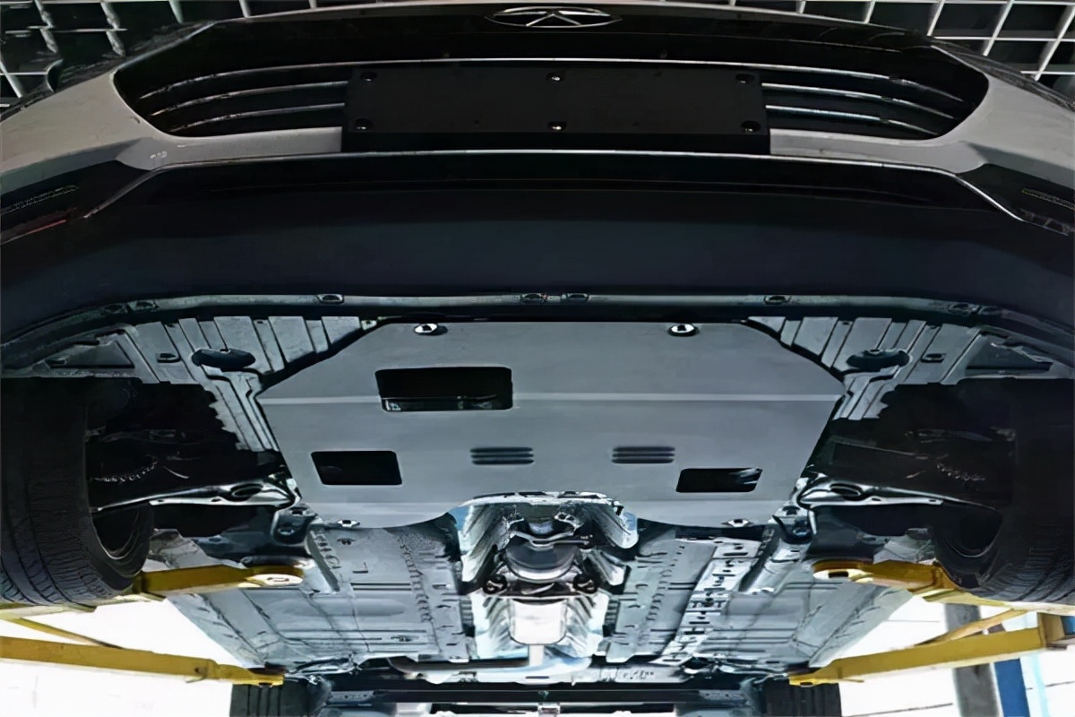 汽车发动机护板什么材质的安全,塑钢发动机护板安全隐患