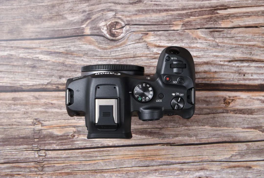 发烧友相机,佳能eosr跟rp哪个好