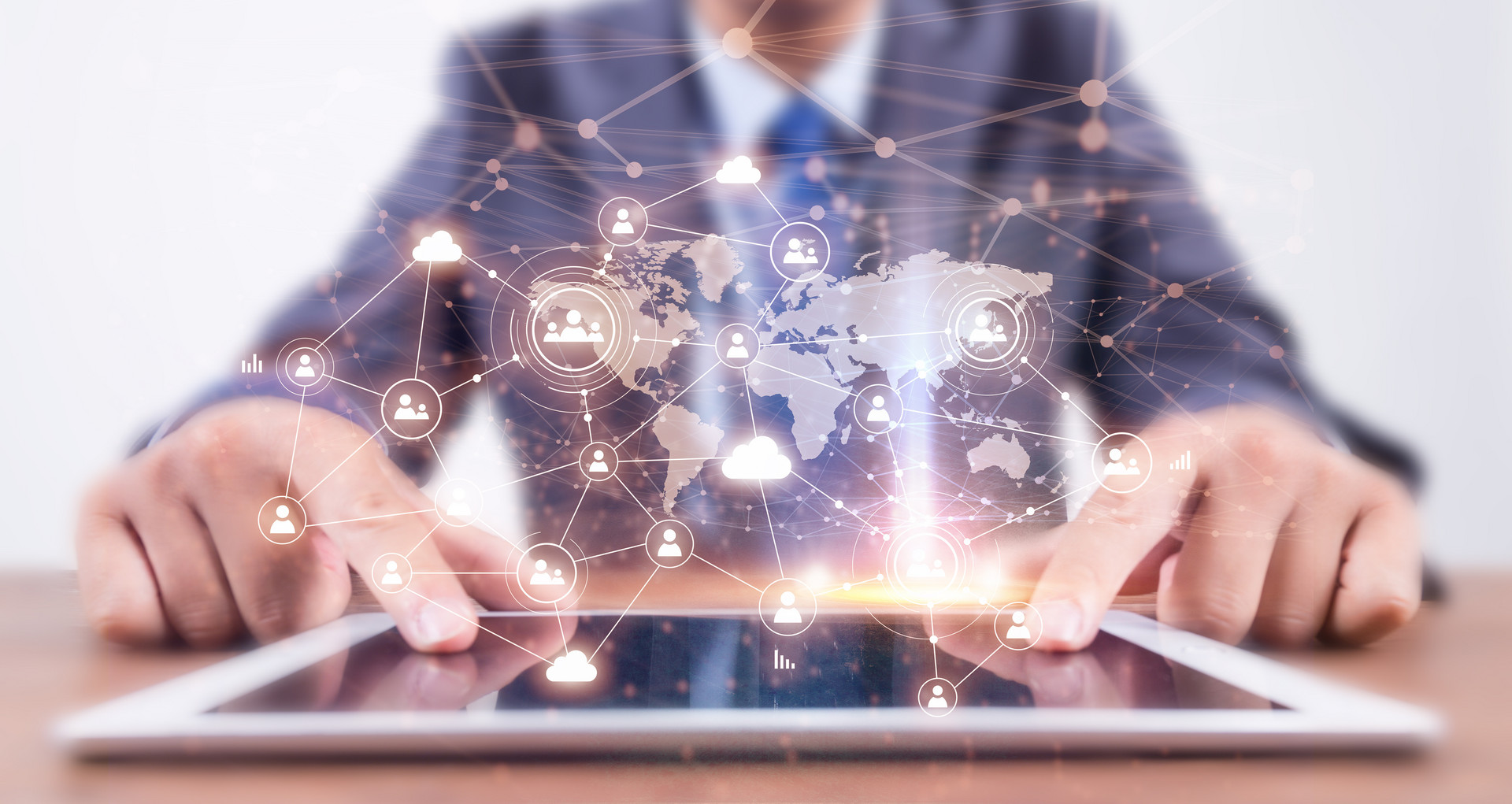 曾经代购电商鼻祖，烧光10亿后，被房东扫地出门