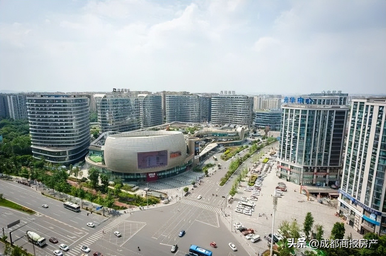 在“非顶流”的青羊新城，开发商主要“卷”什么？