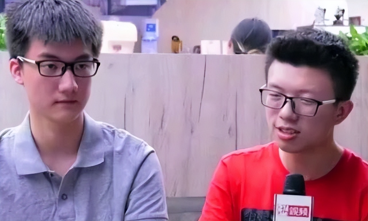 高考第一个交卷称高考太简单,声称考题太简单最后考了多少分