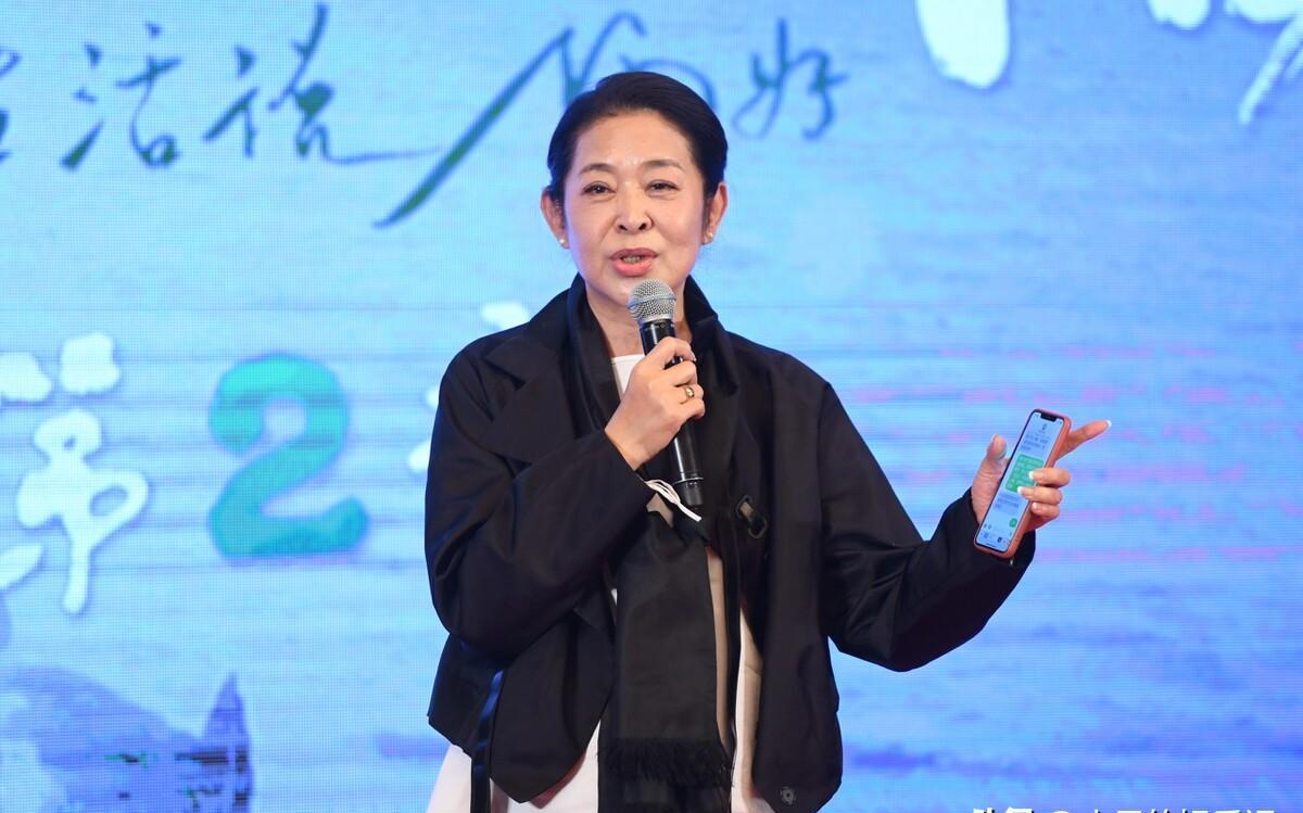 朱迅和尼格买提现在主持什么节目,央视主持人朱迅退出央视吗