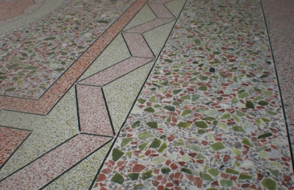 高端水磨石地板耐不耐脏,磨了几年的水磨石地板