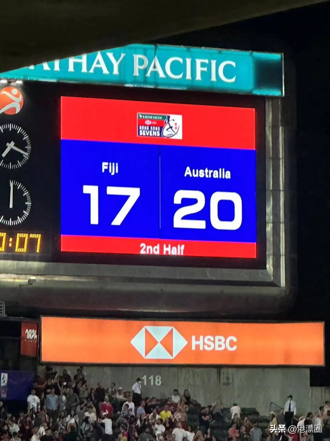 香港恢复正常！我去看比赛，竟然这么多人没戴口罩