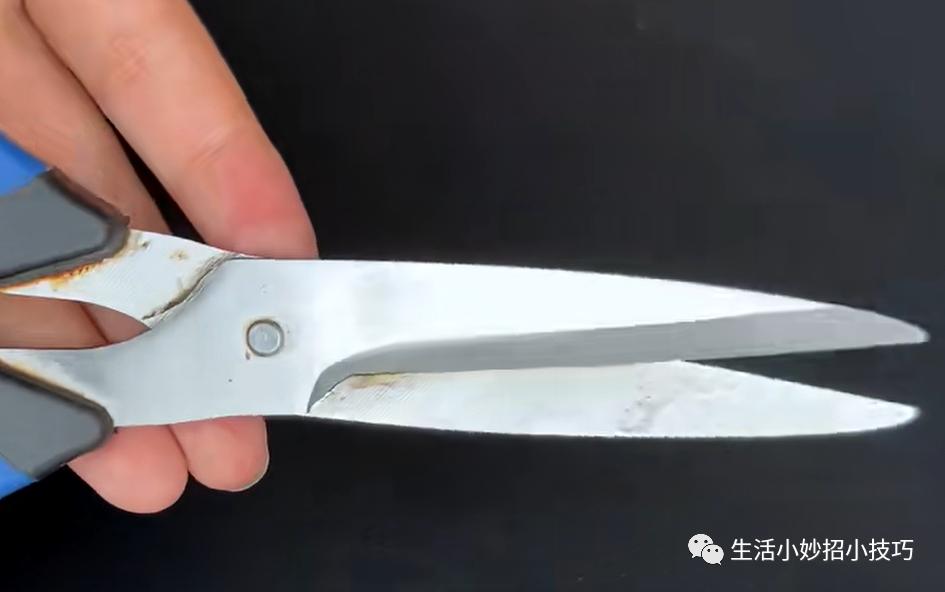 不管剪刀多钝简单一招立马变锋利,怎样让小刀片锋利