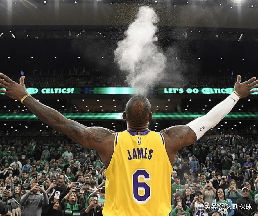 老詹被犯规不吹,老詹绝杀犯规没吹