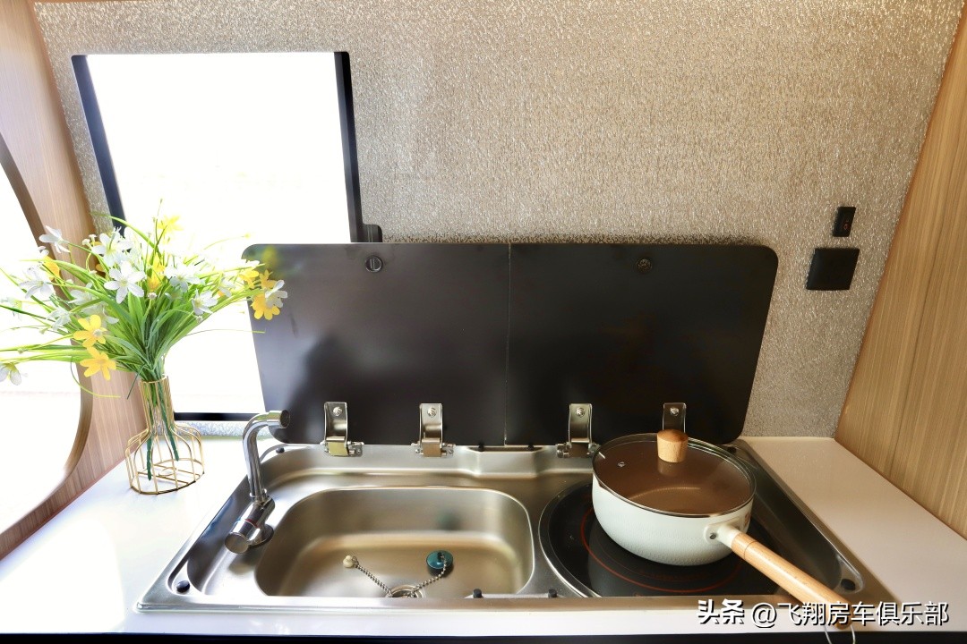 20万皮卡升降硬顶房车,20万房车b型中顶房车