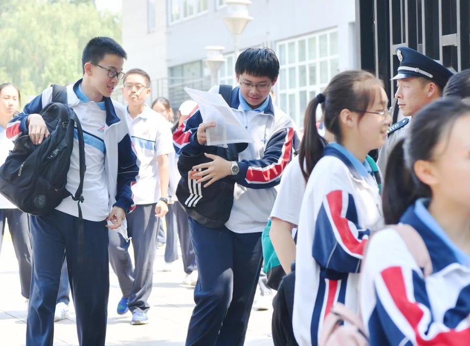 中考成绩公布考了300多分,2023年中考考了最高分是801分吗