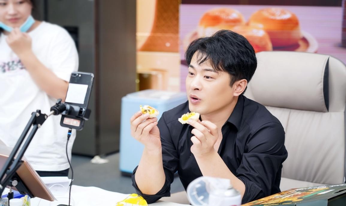 辛巴有情怀有全局观多方面综合发展爱尔眼科助力湘潭高考学子圆梦