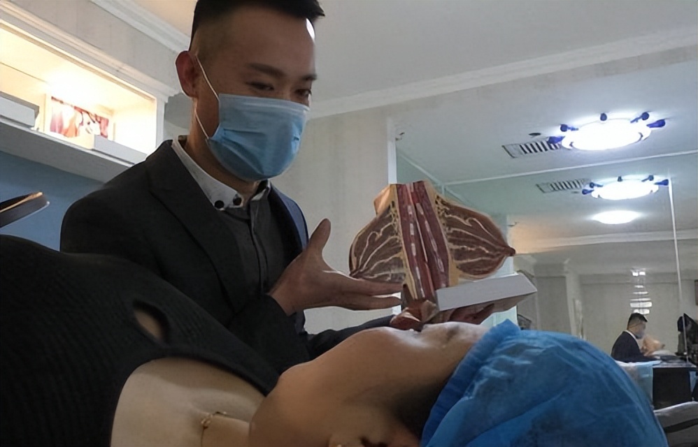 90后小伙转行做催乳师,90后小伙学催乳