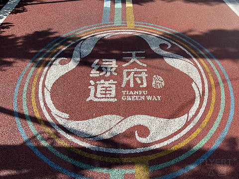 窗含西岭千秋雪成都环球中心雪山,窗含西岭千秋雪魅力成都