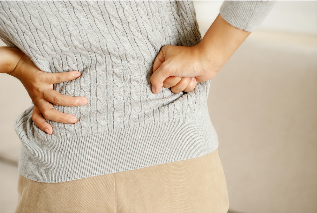 中医正骨腰椎疼痛,腰痛针灸和贴膏药哪个效果好