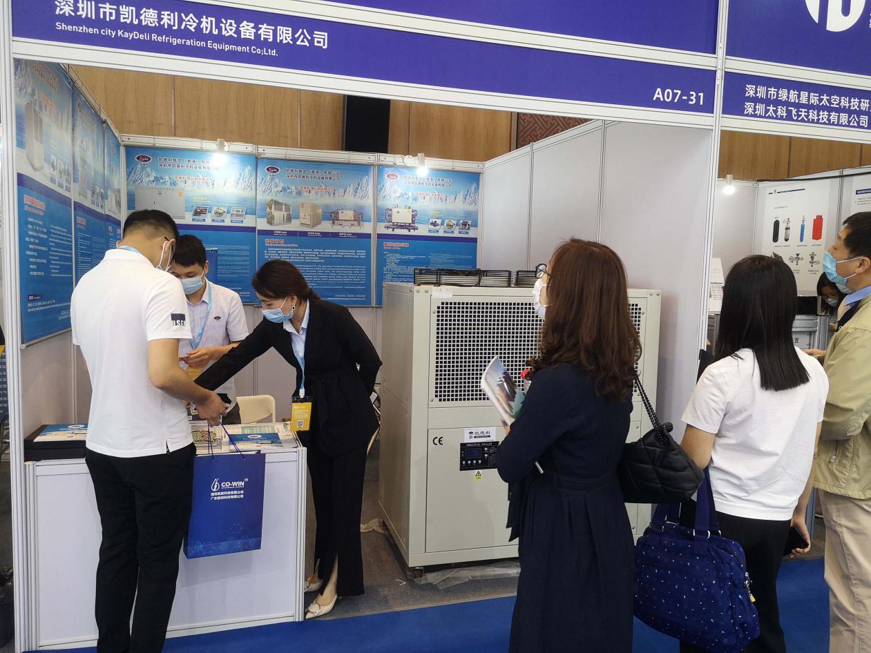 工业风冷和水冷哪个好,风冷螺杆冷水机降温