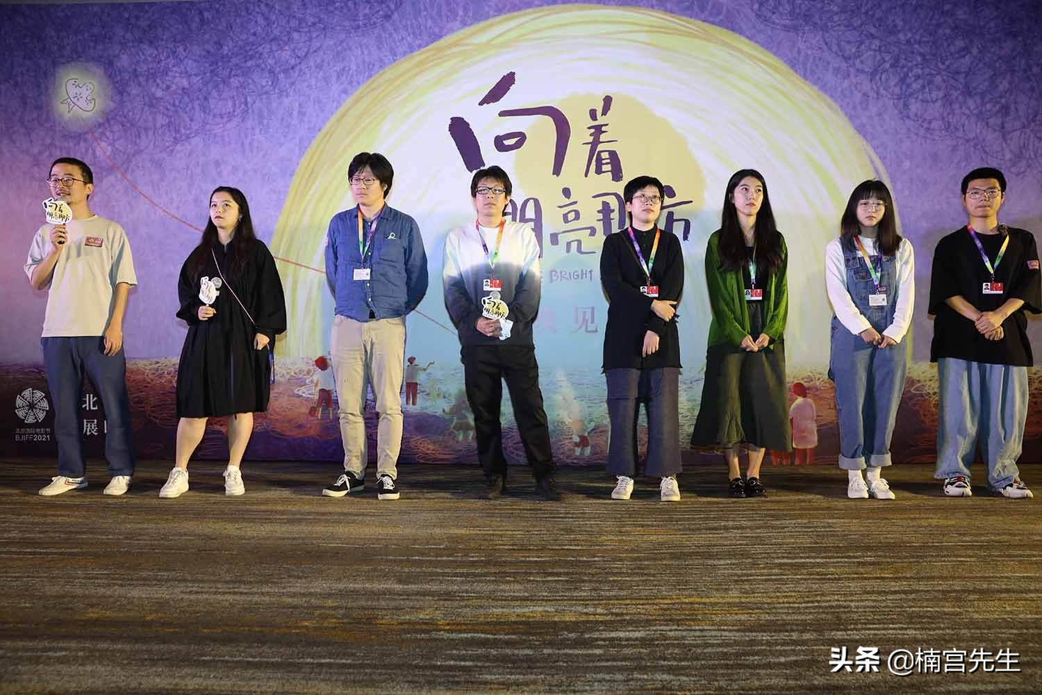 向着明亮那方朗诵,向着明亮那方原唱