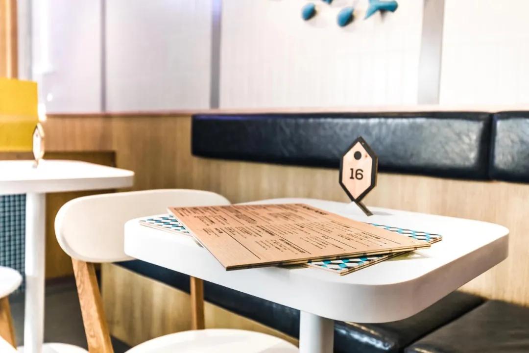 咖啡馆与餐厅一起的设计,极简咖啡厅设计案例赏析