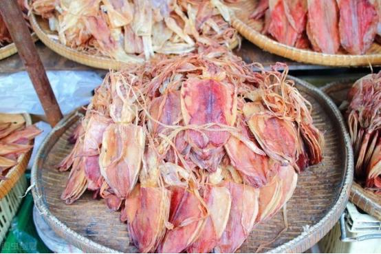 泡发鱿鱼最正确的方法,泡发干鱿鱼的4个窍门是什么