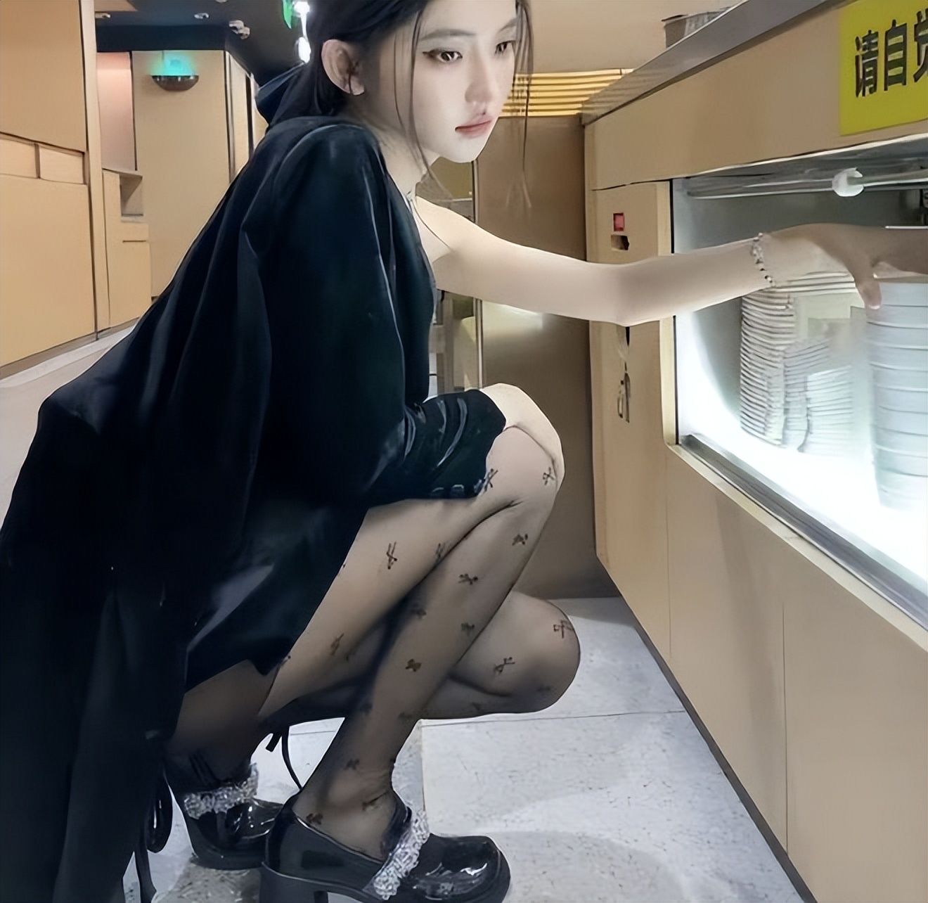 通过变性手术成为女人后街头采访,男网红宣布做完变性手术