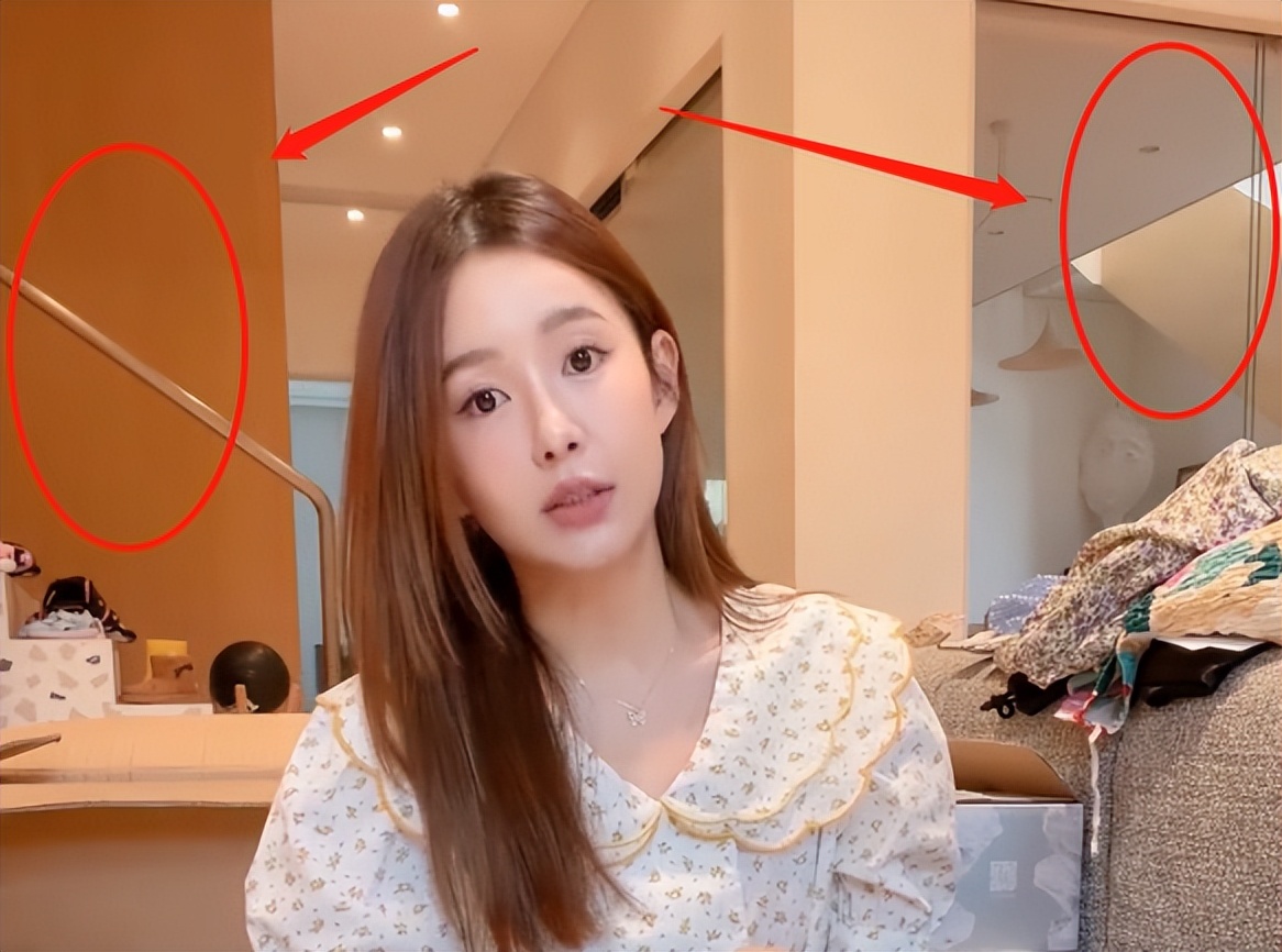 张子萱陈赫一家四口现身机场,张子萱直播陈赫出镜视频