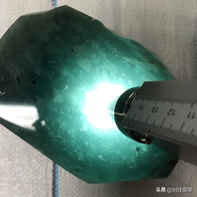 几百买翡翠靠谱吗,自己买翡翠靠谱吗