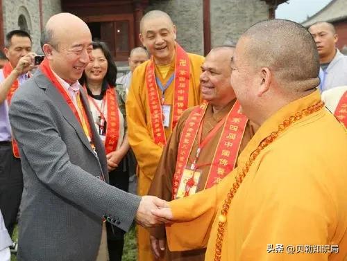 月薪700却身披16万袈裟，豪掷4.5亿买地，如今佛门还是圣地吗？