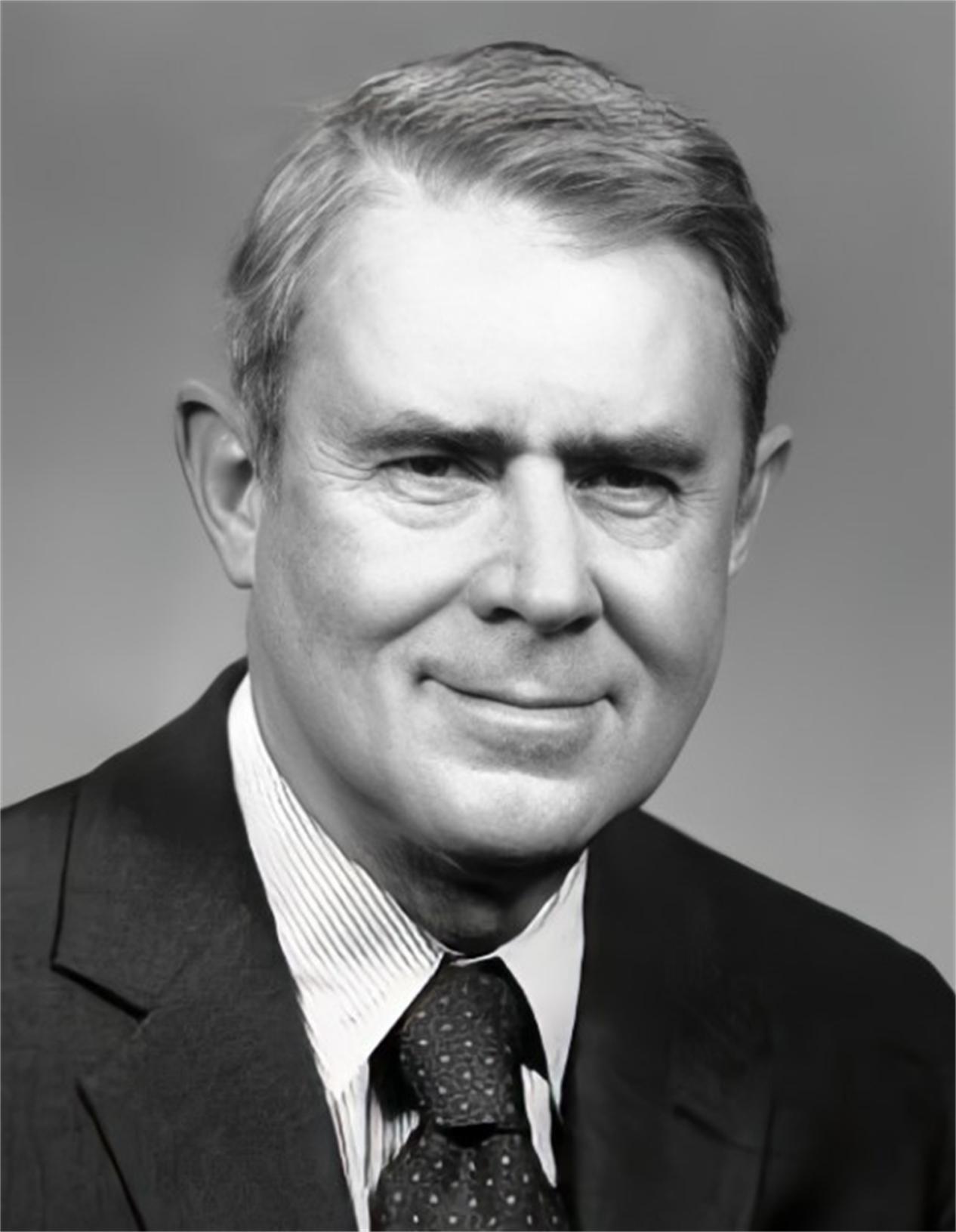 1977年，美国代表访华，提出三点无理要求，邓公：美国只有两条路