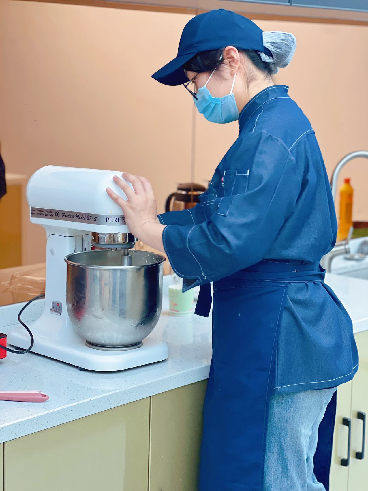 制作芒果班戟！妈妈们，六一节快乐！