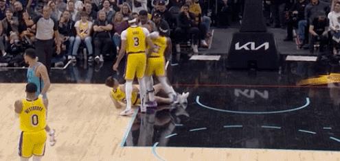 4场0罚球！NBA第一软中锋！让保罗喂了整整3年