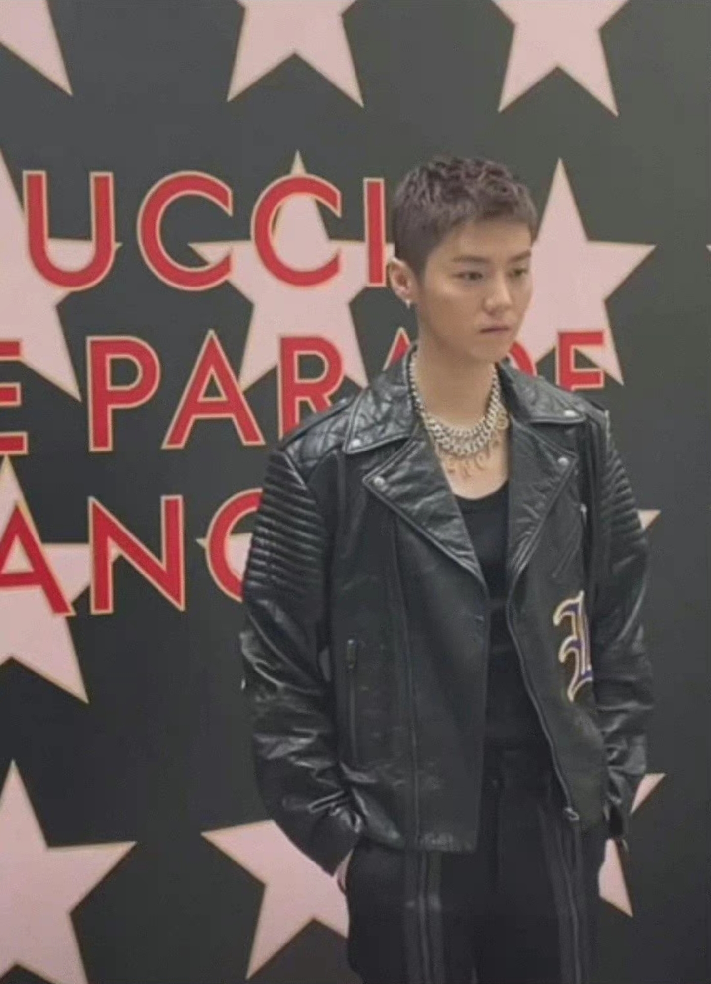 曝鹿晗关晓彤感情出问题，狗仔晒男星酒店亲密照，内涵鹿晗虞书欣