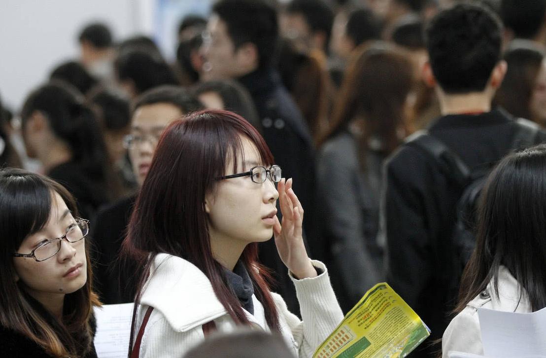 辞去了6000多的工作，就只能找到3000多的，大学生的出路在哪里？